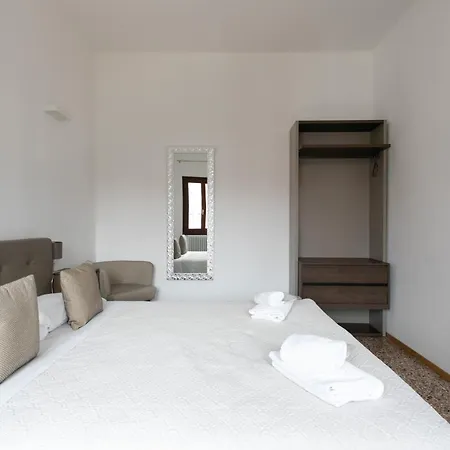 Residenza Pomponi Deluxe 公寓 *